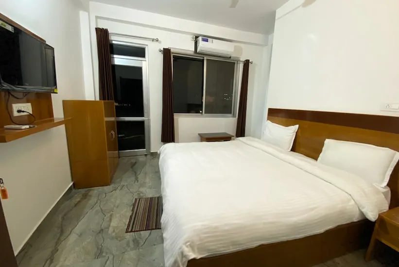 A room at Manikut at Tattvaa Yogashala, Rishikesh