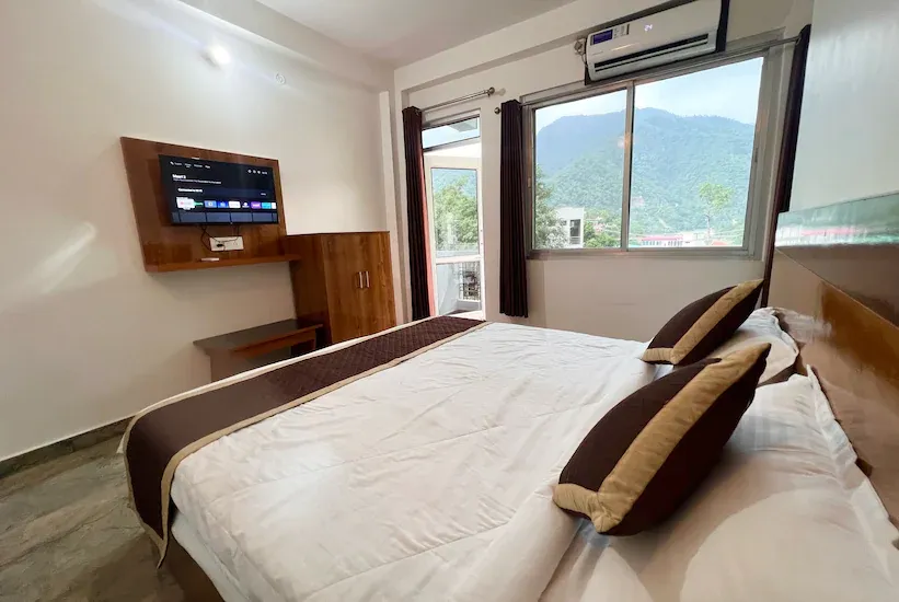 A room at Manikut at Tattvaa Yogashala, Rishikesh
