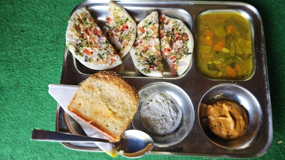 Uttapam and sattvic breakfast at Tattvaa Yogashala, Rishikesh
