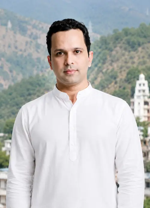 Yogi Prakash Bisht - Hatha Yoga Teacher